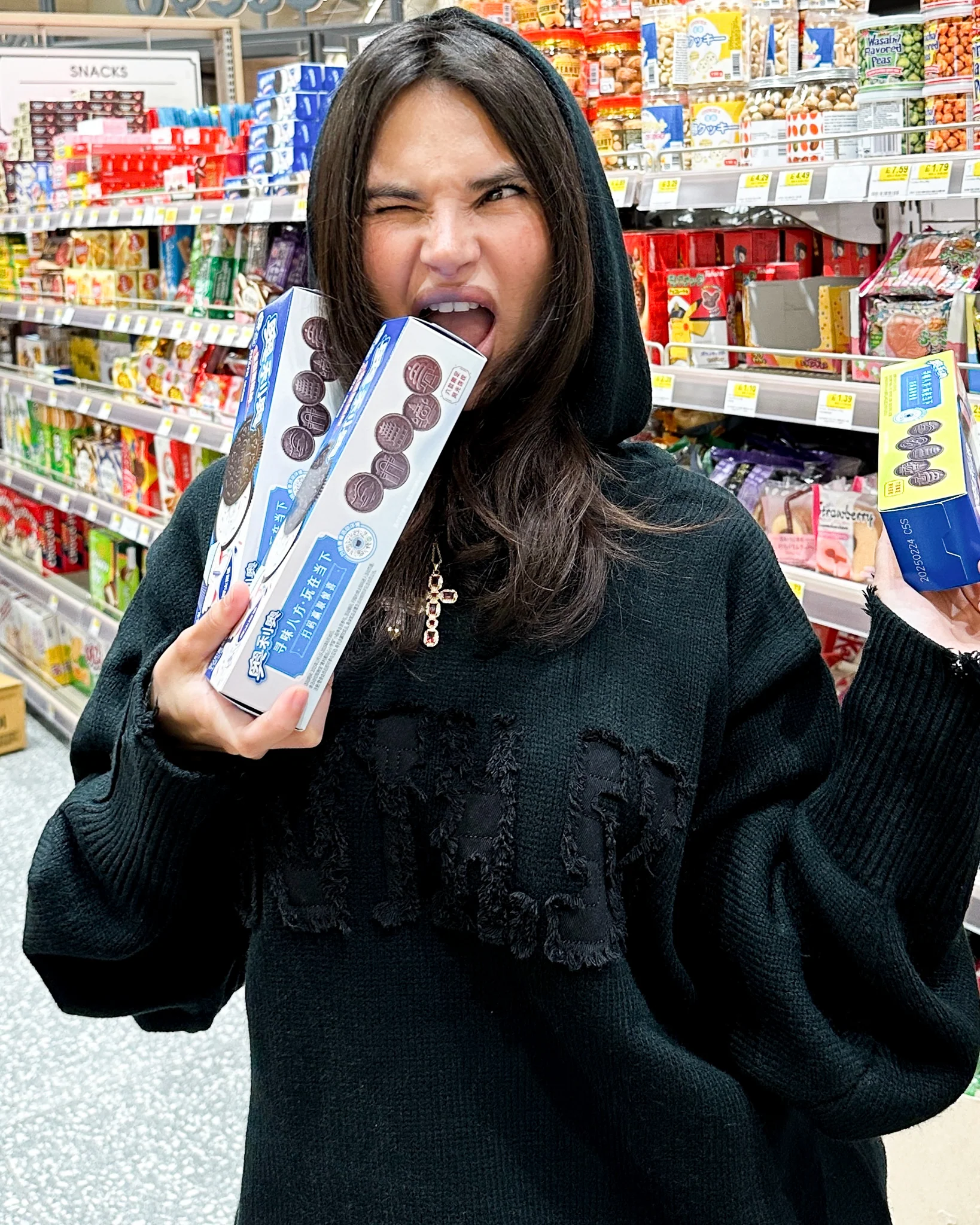 UPLOAD KNIT HOODY - Image 10